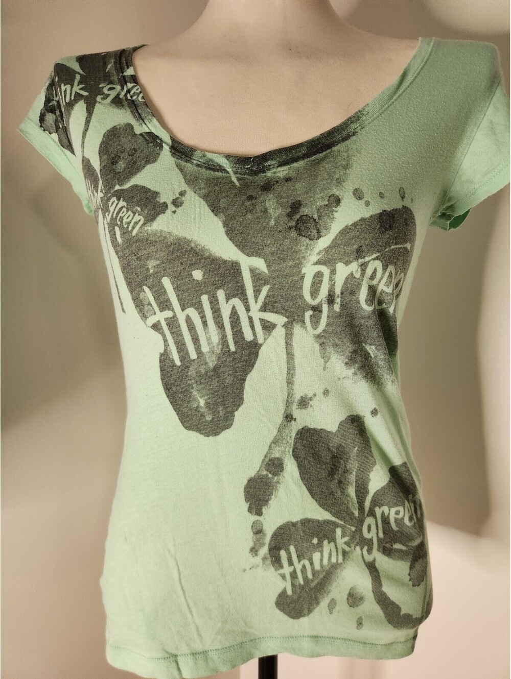 VTG Y2K Stranded Think Green Clover Graphic Women T-Shirt Sz S Preppy Academia